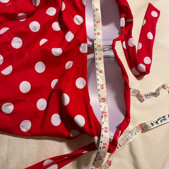 Polka dot one piece swim suit!  So flattering!!  Large - Picture 4 of 4
